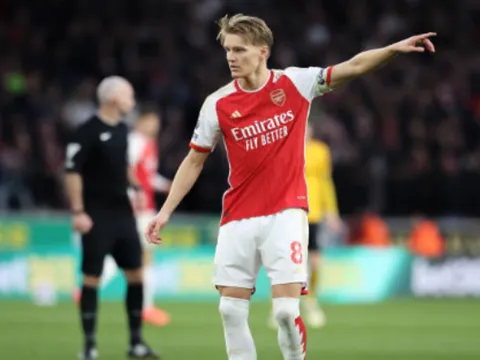 ĐHTB bóng đá Anh tuần qua: 2 sao Arsenal góp mặt