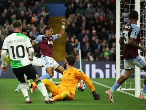 Pha bỏ lỡ thế kỷ trong trận Liverpool