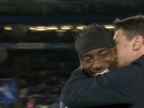 Redknapp: "Chelsea thật điên rồ nếu sa thải Pochettino"