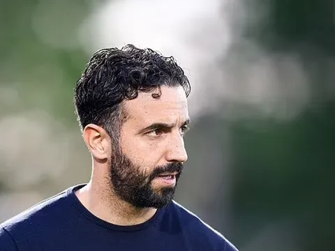 Premier League ăn cú lừa choáng váng?