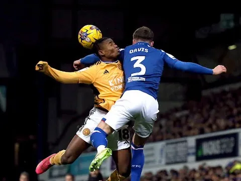 Quá đáng tiếc! Leicester City rơi 2 điểm ở phút 90+3