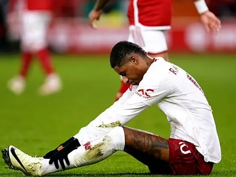 Tại sao Rashford liên tục không vui?