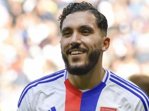 Chuyển nhượng sáng 18/4: MU, Liverpool tranh mua sao Lyon; Ancelotti ấn định ngày rời Real