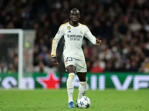 Real tiếp nhận 2 cú hích trước El Clasico