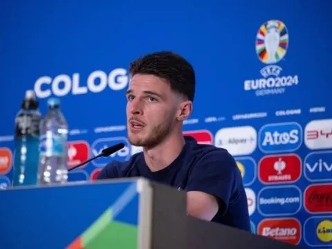 Tuyển Anh bị "ném đá", Declan Rice tuyên bố xanh rờn