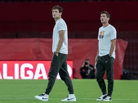 Rõ tương lai của Alonso và Roberto tại Barca