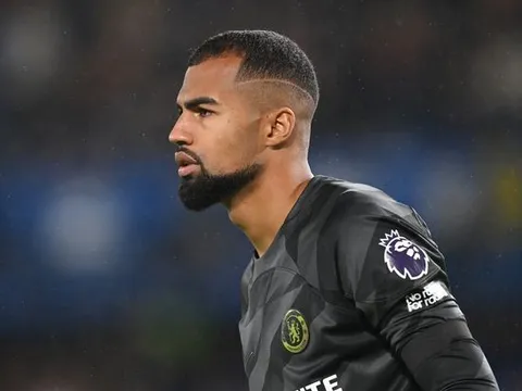 Mất Sanchez, Chelsea gây bất ngờ với Arsenal