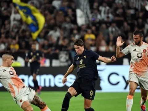 Roma kéo Juventus về thực tại