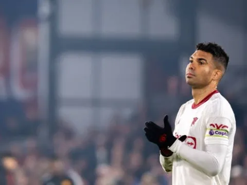 Thi đấu thảm họa, Casemiro trên đường rời M.U
