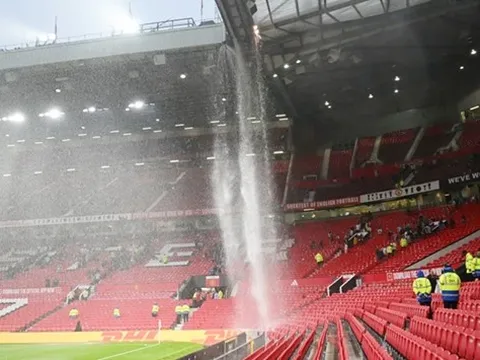 Trò hề ở Old Trafford tượng trưng cho sự suy tàn của M.U