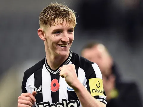 Sao Newcastle gửi cảnh báo tới Man United
