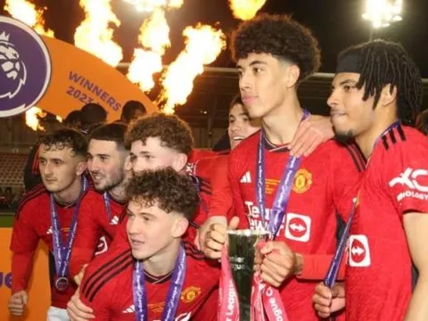 Sao trẻ M.U được khen ngợi sau màn ra mắt