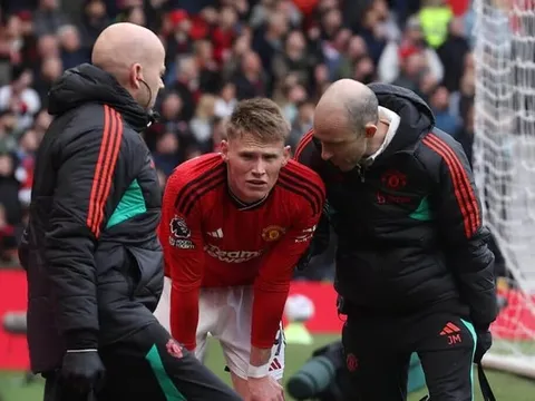 Chấn thương hoành hành đặt Manchester United vào thế khó