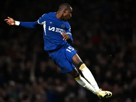 Jackson hóa ''ông kẹ'' của Tottenham