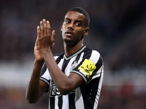 NÓNG! Newcastle chốt giá bán đứt Isak cho Arsenal, đắt kỷ lục