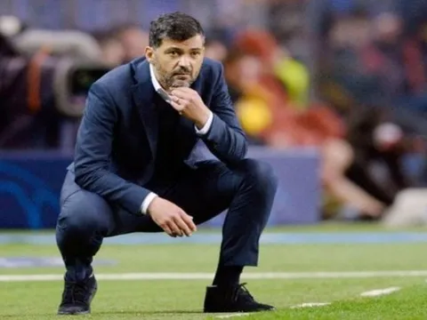 Milan vồ hụt HLV Porto