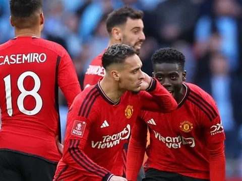 Antony bị huyền thoại M.U chỉ trích sau hành động đáng xấu hổ