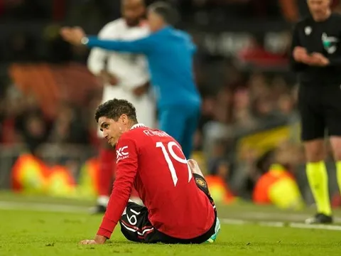 Rõ lý do Varane bị gạch tên khi M.U đối đầu West Ham