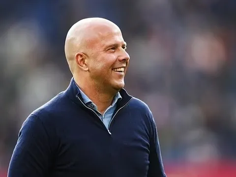 Slot chuyển đến ở nhà của Klopp