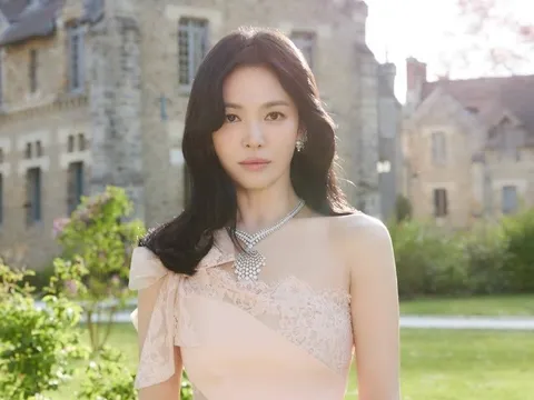Song Hye Kyo tái xuất với tóc dài, thay đổi nhỏ nhưng tạo hiệu ứng lớn