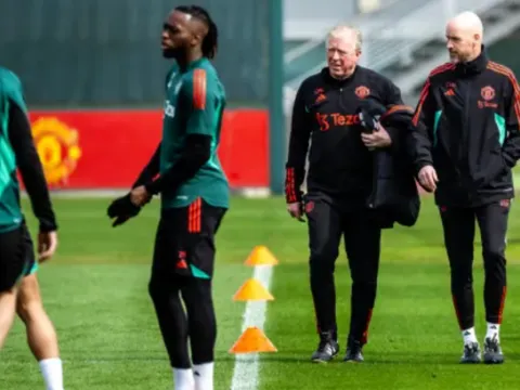 Michael Owen tiến cử gương mặt thay thế Ten Hag