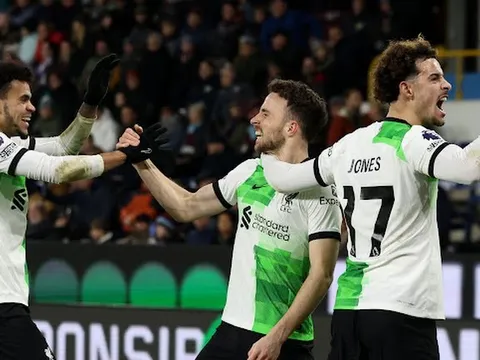 Trái ngược Burnley - Liverpool