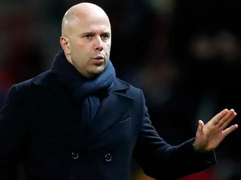 Arne Slot cần tránh đi vào vết xe đổ ở Premier League