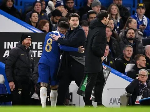 Tại sao Enzo Fernandez sớm rời sân trước Newcastle?