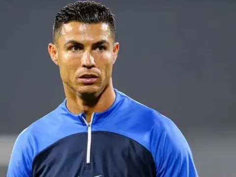 Tại sao Ronaldo chỉ bị treo giò 1 trận sau pha thúc cùi chỏ?