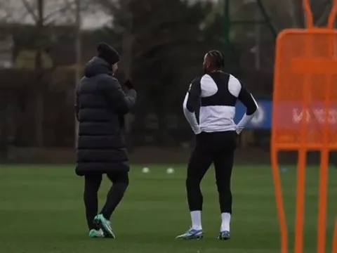 Tâm điểm Nkunku; Mudryk làm trò hài