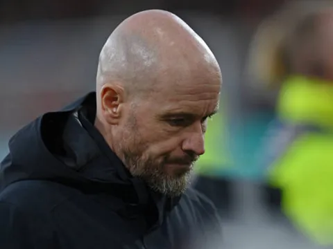 Ten Hag tạm thời an toàn
