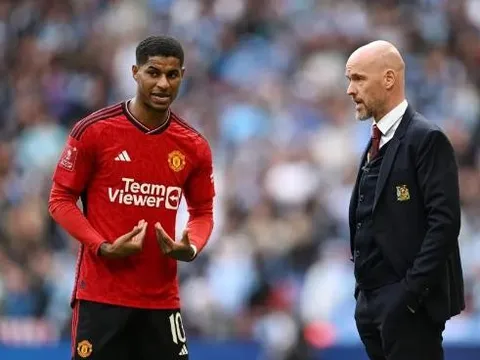 Ten Hag đang làm gì vậy?