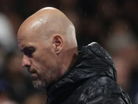 Ten Hag nguy cơ bị sa thải, Ashley Young chỉ ra tội đồ