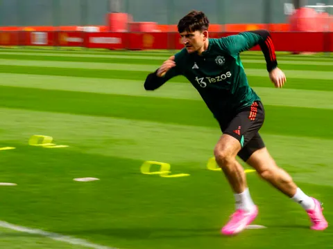 Thần đồng gây chú ý trong buổi tập của Man Utd