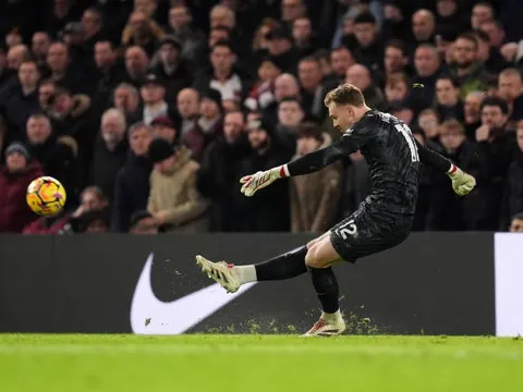 Thay Sanchez, Jorgensen thể hiện ra sao trước West Ham?