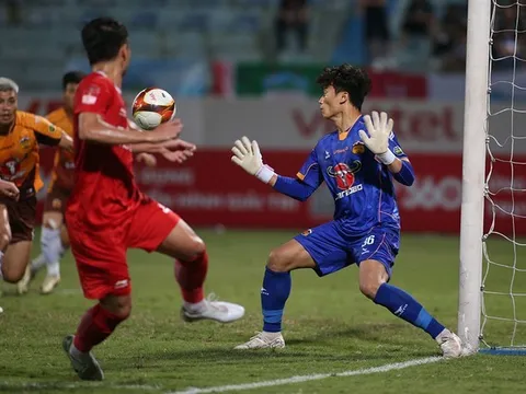HAGL bị mỉa mai nặng lời; Thủ môn Bùi Tiến Dũng muốn trở lại ĐT Việt Nam