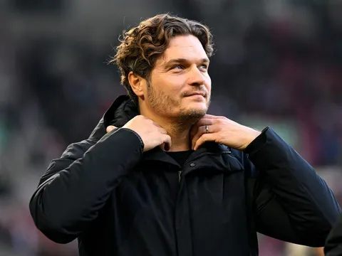Thêm 1 HLV lọt vào tầm ngắm Man United