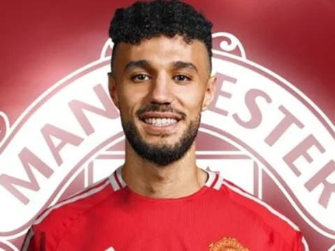 Thương vụ Man Utd - Mazraoui làm dấy lên mối quan ngại
