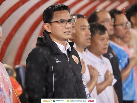 Tiến cử cầu thủ cho Kim Sang-sik, Kiatisuk nói thẳng suy nghĩ