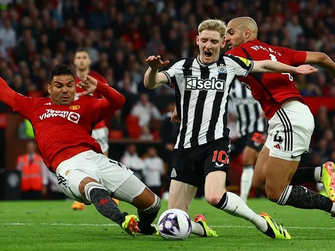Tiền đạo Newcastle: “Đó rõ ràng là 1 quả phạt đền”
