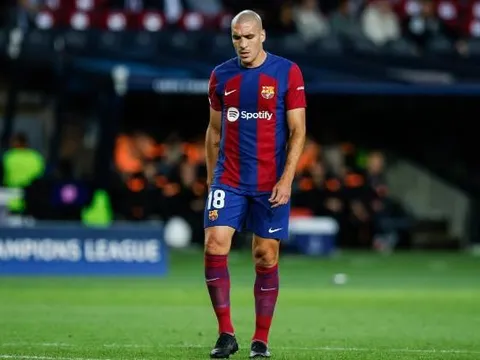 Tiền vệ đề đạt nguyện vọng rời Barca