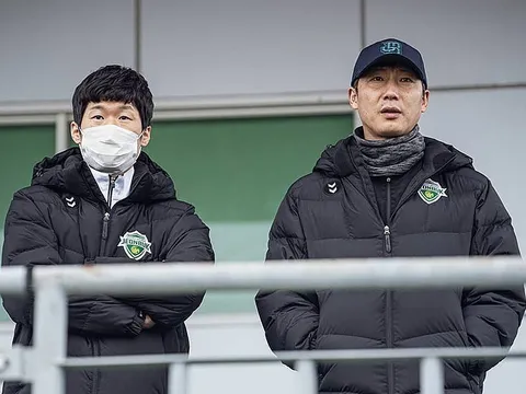 Tiết lộ mối quan hệ giữa HLV Kim Sang-sik với cựu cầu thủ Man United