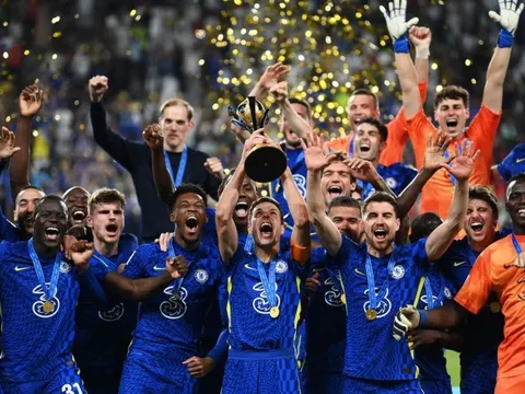 TMGM mang chiếc áo “hiếm” có đầy đủ chữ ký cầu thủ Chelsea về Việt Nam