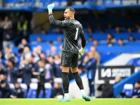Tỏa sáng trước Nottingham Forest, Robert Sanchez lên đỉnh EPL