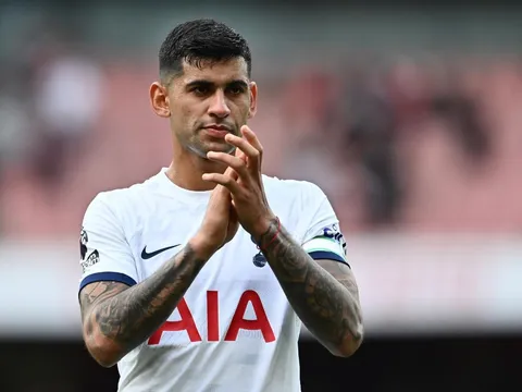 Tottenham "thở phào" về Romero