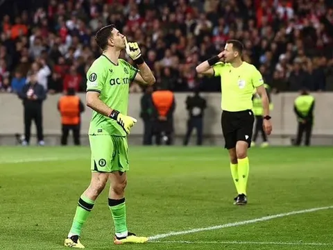 Emiliano Martinez - Kẻ thù lớn nhất của bóng đá Pháp