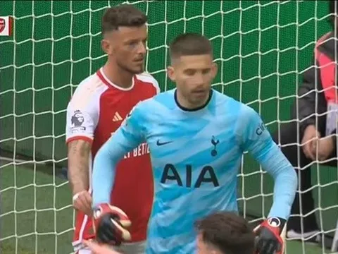 Trò láu cá của Ben White