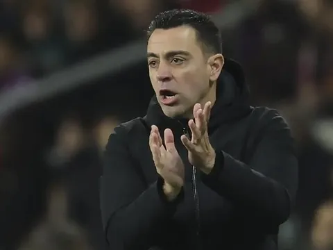 Vì Xavi, Cazorla chỉ trích Barcelona