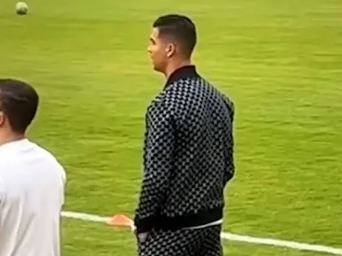 Vừa trở về Saudi Arabia, Ronaldo lập tức sắm vai HLV nghiêm khắc