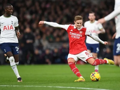 Vượt qua 3 hiểm họa cuối, Arsenal xứng đáng vô địch Ngoại hạng Anh